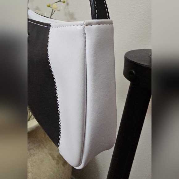 Jones New York Black and White Tuxedo Tassel Clutch EUC - Picture 2 of 16